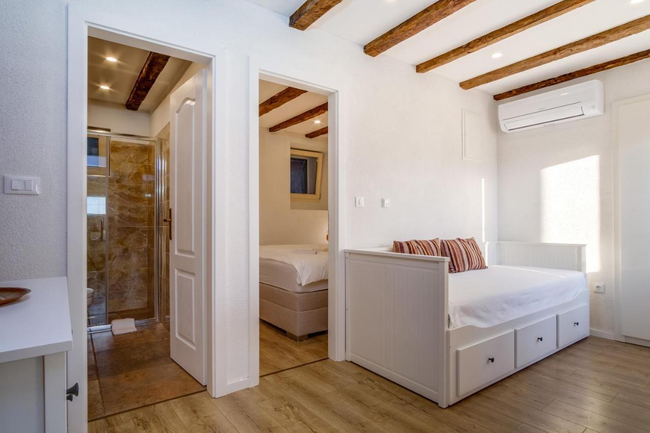 Casa Rustica Apartment Mali Losinj Exterior photo
